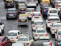 Un herido al estrellarse un contenedor contra 12 vehículos en Thane