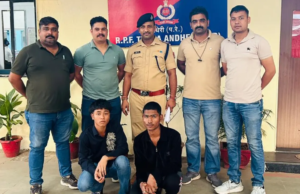 La policía ferroviaria atrapa a dos por robar a un pasajero a punta de cuchillo en la estación de Andheri