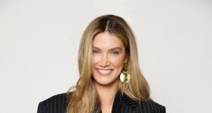 Cantante australiana inicia campaña con excelentes críticas en Noruega