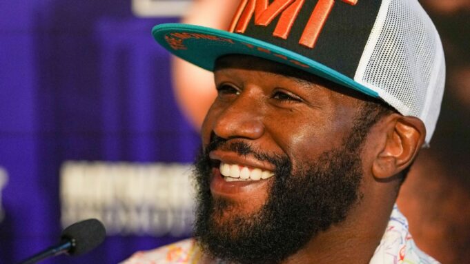 Floyd Mayweather peleará contra kickboxer antes que Manny Pacquiao