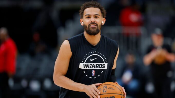 Trae Young de los Wizards expulsado del banco antes del debut del jueves