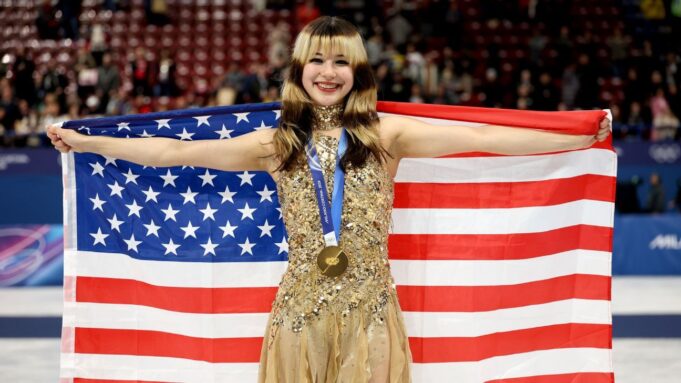 La campeona olímpica Alysa Liu se retira del mundial de patinaje artístico