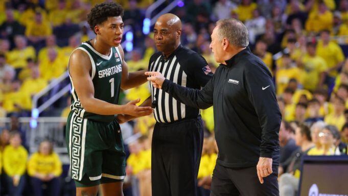 Michigan St.’s Fears recibe tecnología para otra patada en la ingle del jugador