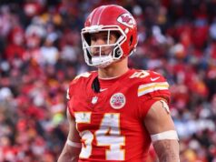 Fuente: Leo Chenal acuerda contrato de 3 años con Commanders