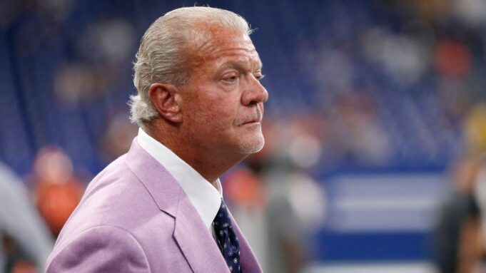 La colección de recuerdos de Jim Irsay recauda más de 93 millones de dólares en una subasta