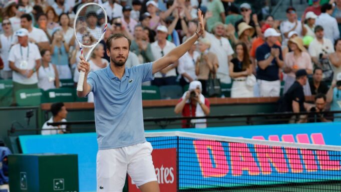Daniil Medvedev le propina a Carlos Alcaraz la primera derrota del 26 en Indian Wells