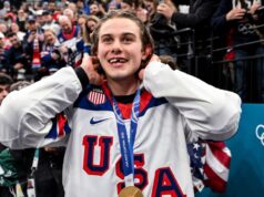El Salón de la Fama del Hockey no le dará el disco del ‘gol de oro’ a Jack Hughes