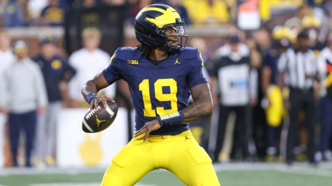 Kyle Whittingham de Michigan busca desarrollar a Bryce Underwood