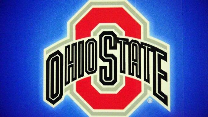 Ohio State y Wisconsin se preparan para otro enfrentamiento por el título de hockey de la NCAA