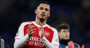 William Saliba, del Arsenal, se retira de la selección francesa por lesión de tobillo