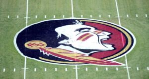 El pateador del estado de Florida, Conor McAneney, arrestado por múltiples cargos