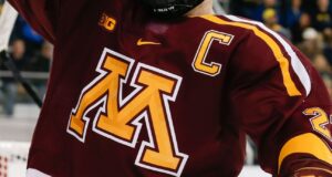 Minnesota presenta a Greg May como nuevo entrenador de hockey femenino