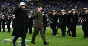 Trump emite orden ejecutiva para proteger la transmisión entre el ejército y la marina