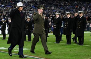 Trump emite orden ejecutiva para proteger la transmisión entre el ejército y la marina