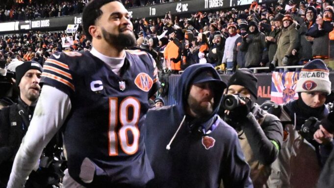 Gervin molestó a Williams de los Bears que presentó la marca registrada para ‘Iceman’