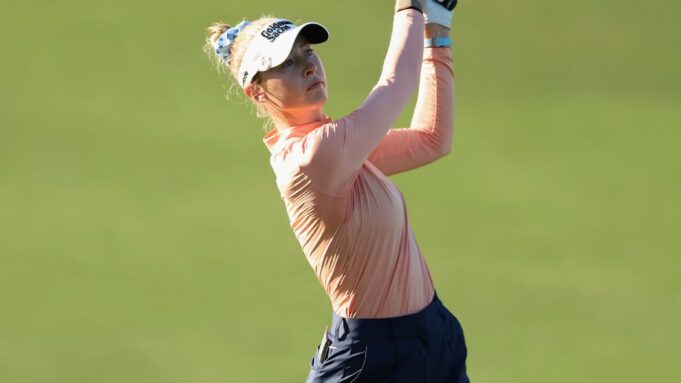 Nelly Korda acelera y construye ventaja de 2 golpes en Phoenix