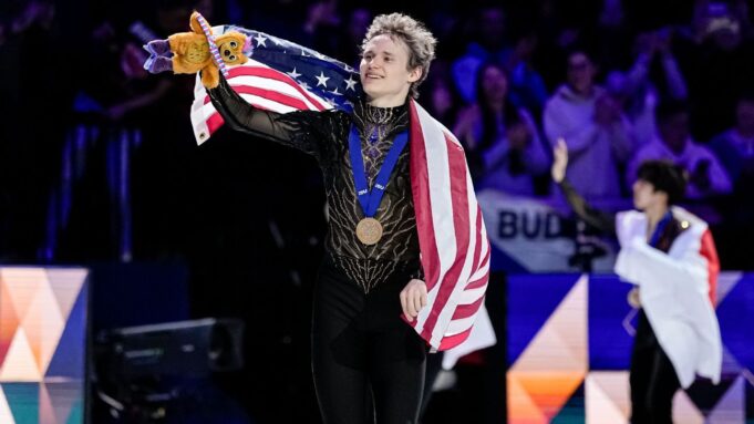 Ilia Malinin gana el tercer título mundial consecutivo de patinaje artístico