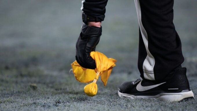 Fuentes: La NFL, muy alejada de la NFLRA, comenzará a contratar árbitros de reemplazo
