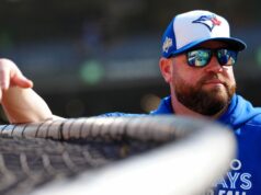 John Schneider de los Azulejos recibe tranquilidad de Steve Kerr