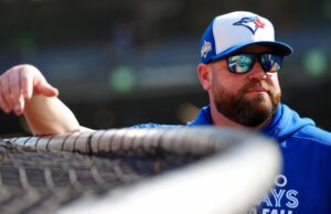 John Schneider de los Azulejos recibe tranquilidad de Steve Kerr