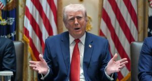 Trump revela barcos con petróleo ‘presentes’ desde Irán; El comandante naval iraní Alireza Tangsiri muere en un ataque aéreo, afirma Israel; La escasez de combustible en Australia empeora cuando Anthony Albanese convoca el gabinete nacional