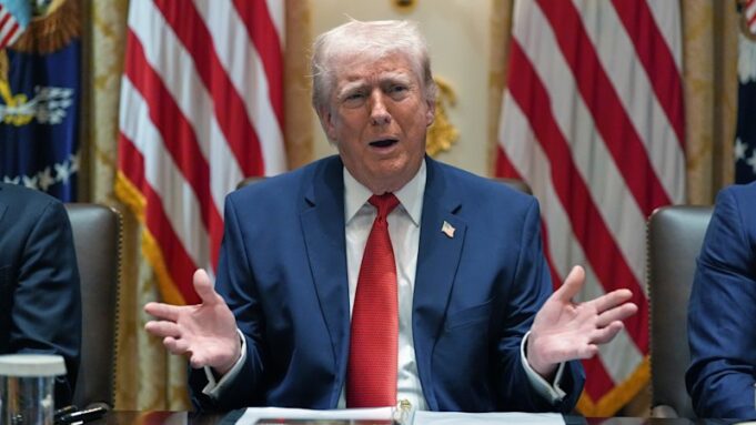 Trump revela barcos con petróleo ‘presentes’ desde Irán; El comandante naval iraní Alireza Tangsiri muere en un ataque aéreo, afirma Israel; La escasez de combustible en Australia empeora cuando Anthony Albanese convoca el gabinete nacional