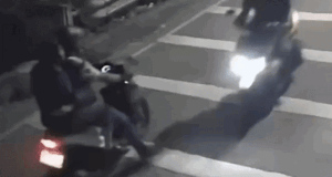 El impactante momento en que un activista fue atacado con químicos en Yakarta