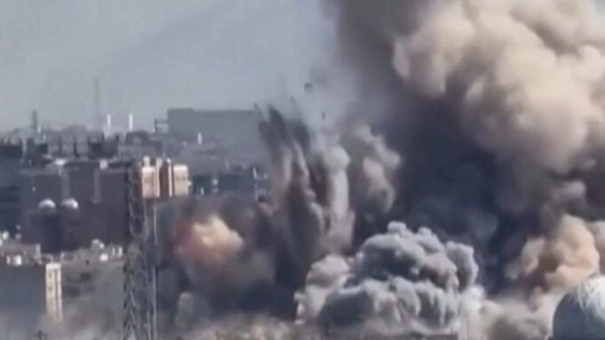 Advertencia mientras Estados Unidos e Israel bombardean la capital de Irán