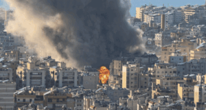 Donald Trump advierte sobre ataques estadounidenses; Israel bombardea el Líbano y apunta a Hezbollah; El cierre del Estrecho de Ormuz ejerce presión sobre los precios del petróleo y el gas; La base aérea australiana Al Minhad en Dubai es atacada