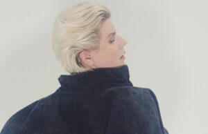 ¿Un álbum pop sobre FIV y citas entre personas de mediana edad? Sólo podría venir de Robyn.