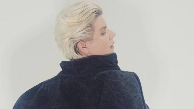 ¿Un álbum pop sobre FIV y citas entre personas de mediana edad? Sólo podría venir de Robyn.