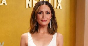 Connor Storrie, Rose Byrne y Dove Cameron aturden en la alfombra roja del SAG