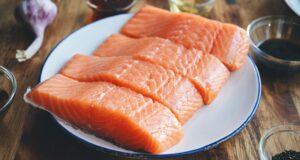 Cómo la política del salmón superó al medio ambiente en Macquarie Harbour, Tasmania