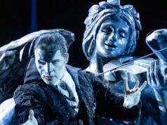 Jake Lyle y Amy Manford brillan en la mejor ópera en el puerto hasta el momento