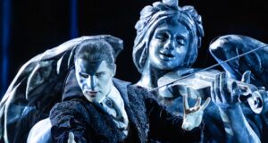 Jake Lyle y Amy Manford brillan en la mejor ópera en el puerto hasta el momento