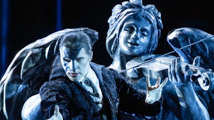 Jake Lyle y Amy Manford brillan en la mejor ópera en el puerto hasta el momento