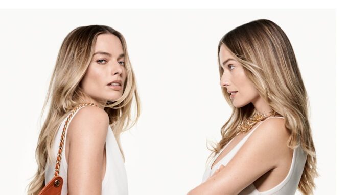 El alucinante homenaje Come Into My World de Margot Robbie a Kylie Minogue en la campaña de bolsos Chanel 25