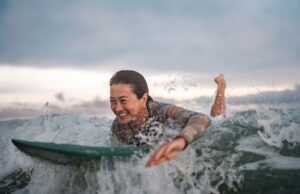 ¿Cuánto ejercicio deben hacer las mujeres de mediana edad para reducir a la mitad su riesgo de muerte?