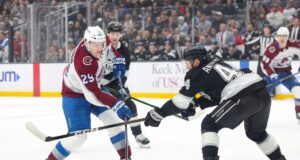 El gerente general de los Avs, Chris MacFarland, intenta reforzar la plantilla