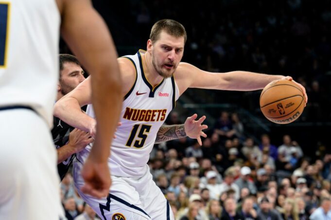 ¿Nikola Jokic está demasiado concentrado en recibir faltas? David Adelman lo defiende