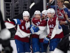 El gol tardío de Devon Toews ayuda a Avalanche a defenderse de los molestos Kings en la victoria por 4-2