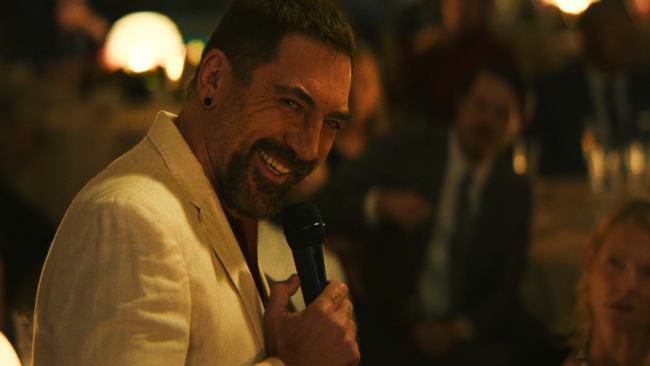 Javier Bardem persigue a Amy Adams