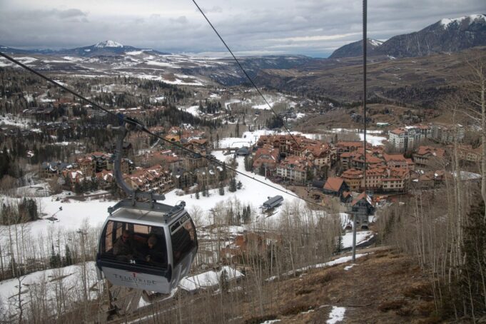 Telluride Ski Resort demanda a funcionarios de la ciudad, alegando que “acosaron” al propietario para vender