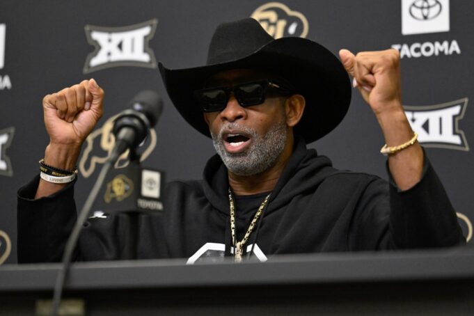 El entrenador de los CU Buffs, Deion Sanders, habla sobre Dominiq Ponder