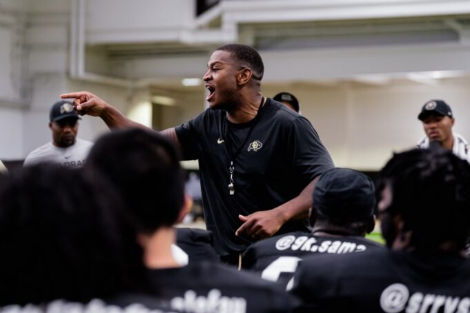 Chris Marve, nuevo coordinador defensivo de los Colorado Buffaloes