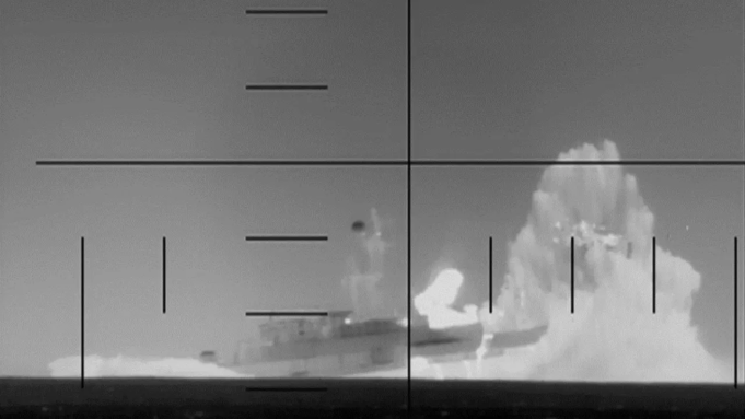 La Armada de la India lanzó una operación de búsqueda después de que Estados Unidos torpedeara un buque de guerra iraní.