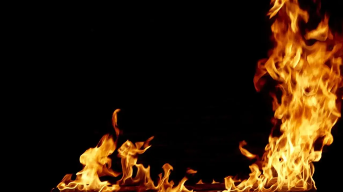 Thane: Dos autos estacionados se incendian en Ghodbunder Road, sin heridos