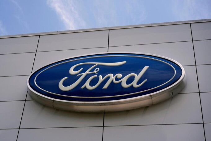 Ford retira 1,74 millones de sus coches por problemas con la pantalla retrovisora