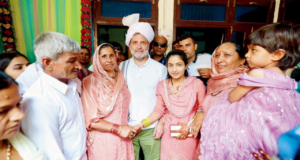 Rahul asiste a la boda de la hija de un granjero