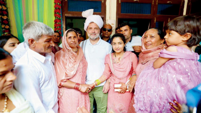 Rahul asiste a la boda de la hija de un granjero